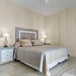 Beachside Puerto Banus Stunning 312 Apartment *